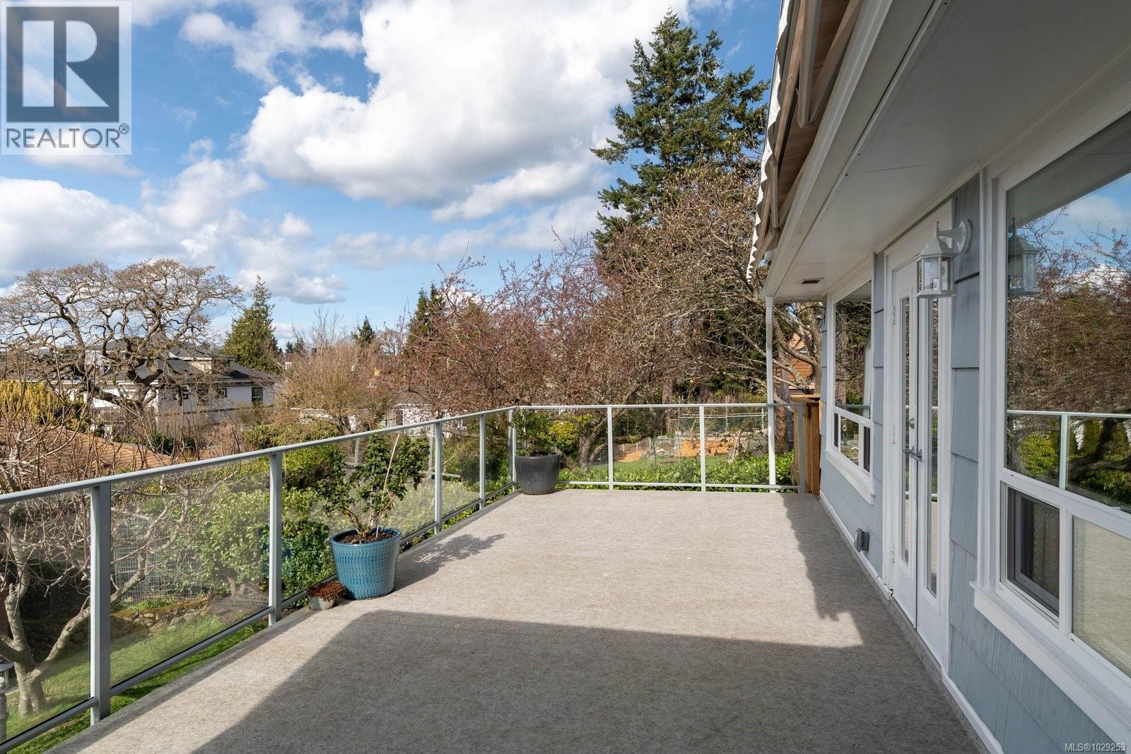 310 Windermere Pl, Victoria