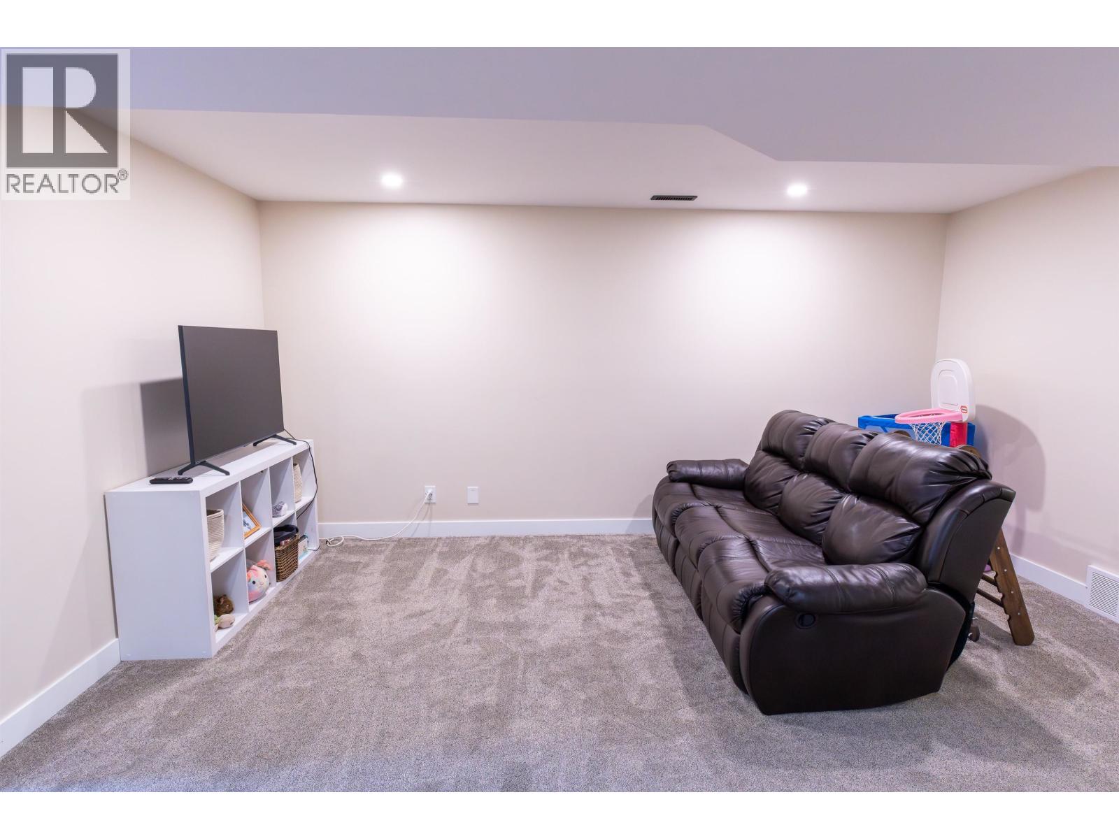 8935 118A AVENUE, Fort St. John