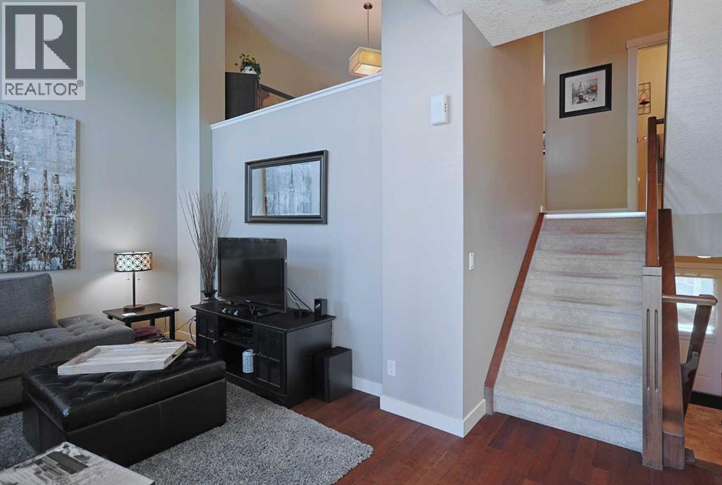 Single Family House 4 Level for Sale in  Evanston Square NW Evanston Calgary 