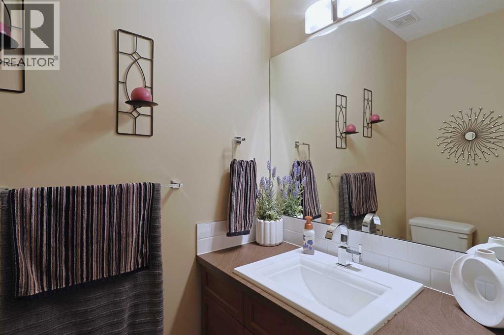 Single Family House 4 Level for Sale in  Evanston Square NW Evanston Calgary 