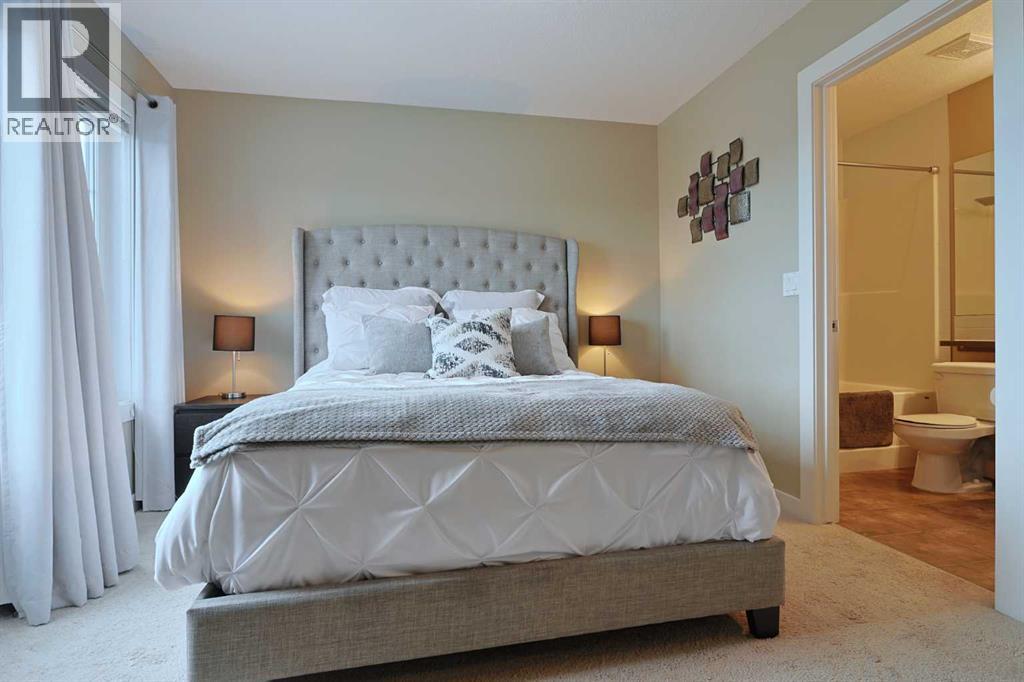 Single Family House 4 Level for Sale in  Evanston Square NW Evanston Calgary 