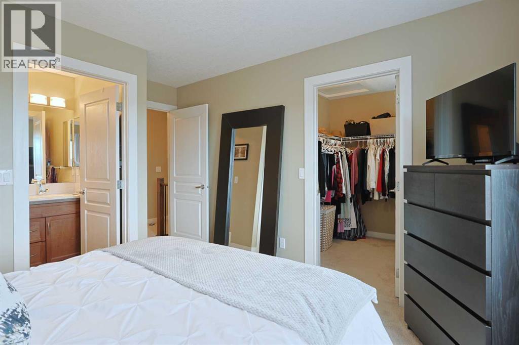 Single Family House 4 Level for Sale in  Evanston Square NW Evanston Calgary 