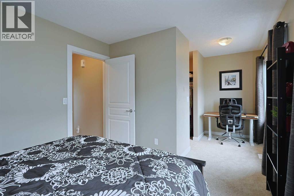 Single Family House 4 Level for Sale in  Evanston Square NW Evanston Calgary 