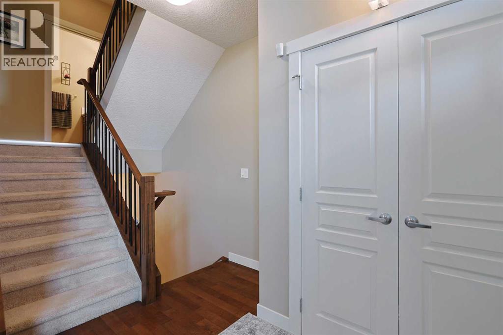 Single Family House 4 Level for Sale in  Evanston Square NW Evanston Calgary 