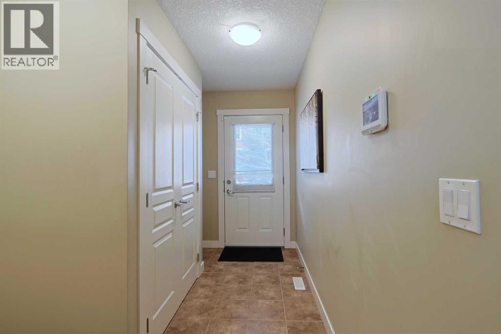 Single Family House 4 Level for Sale in  Evanston Square NW Evanston Calgary 