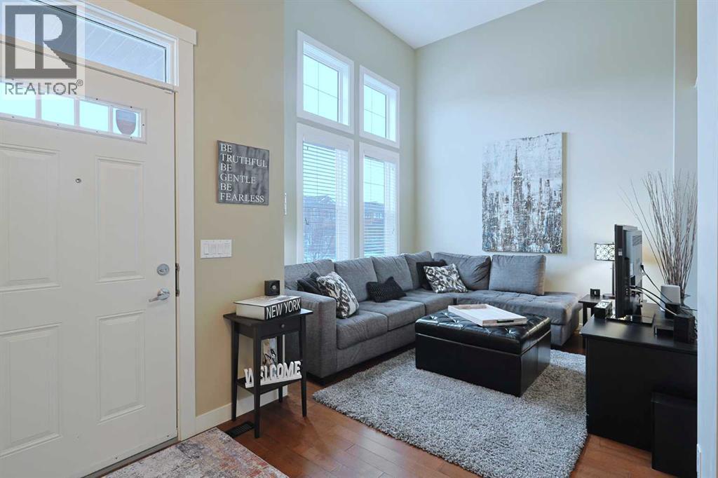 Single Family House 4 Level for Sale in  Evanston Square NW Evanston Calgary 