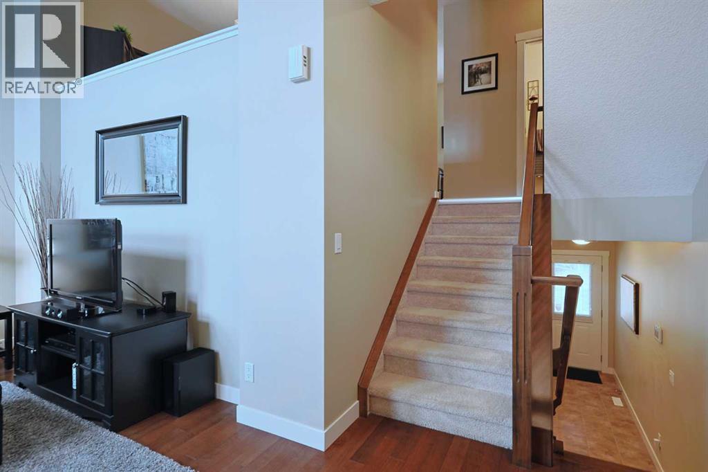 Single Family House 4 Level for Sale in  Evanston Square NW Evanston Calgary 