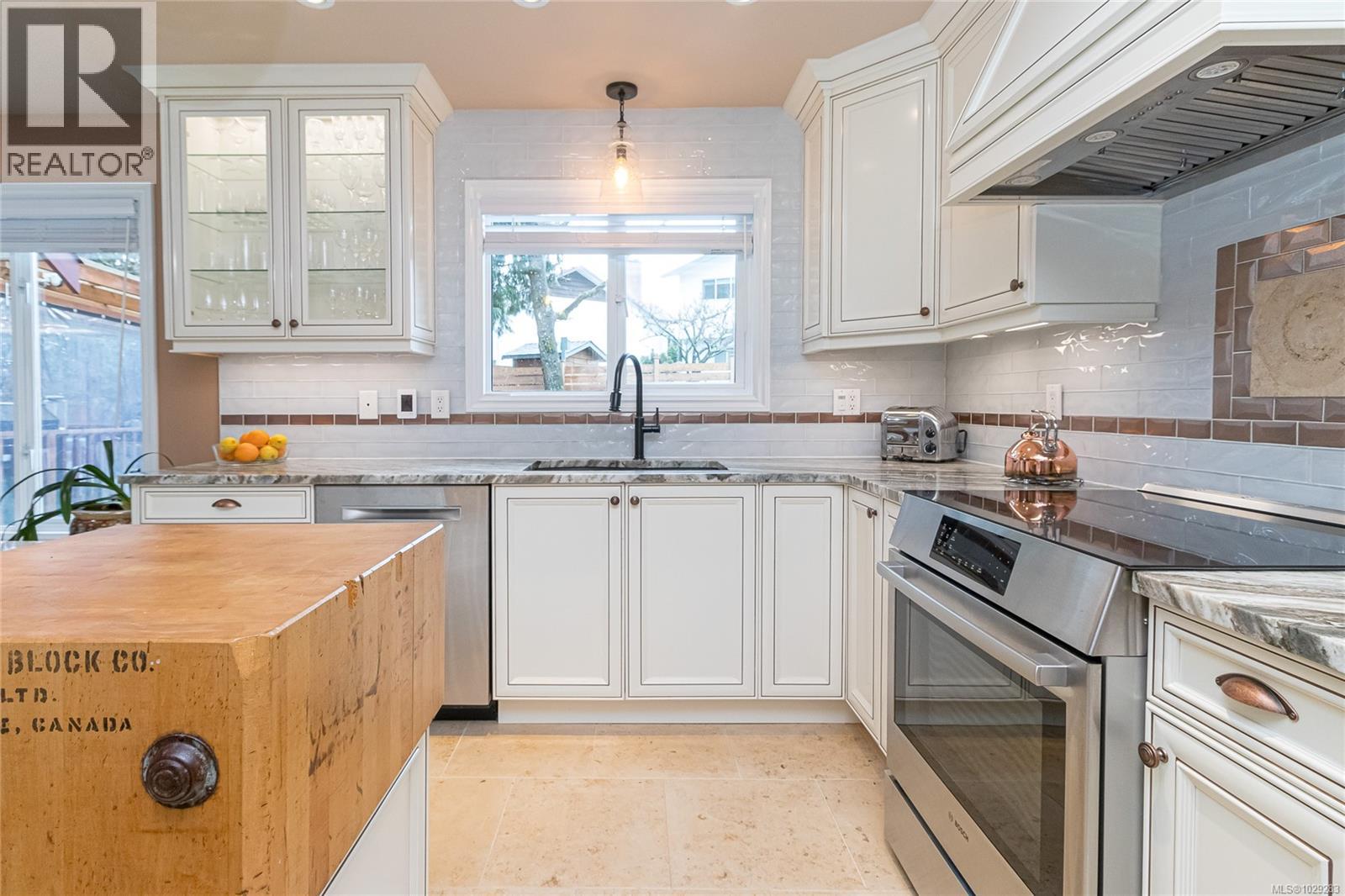  4243 Maimie Place, Saanich