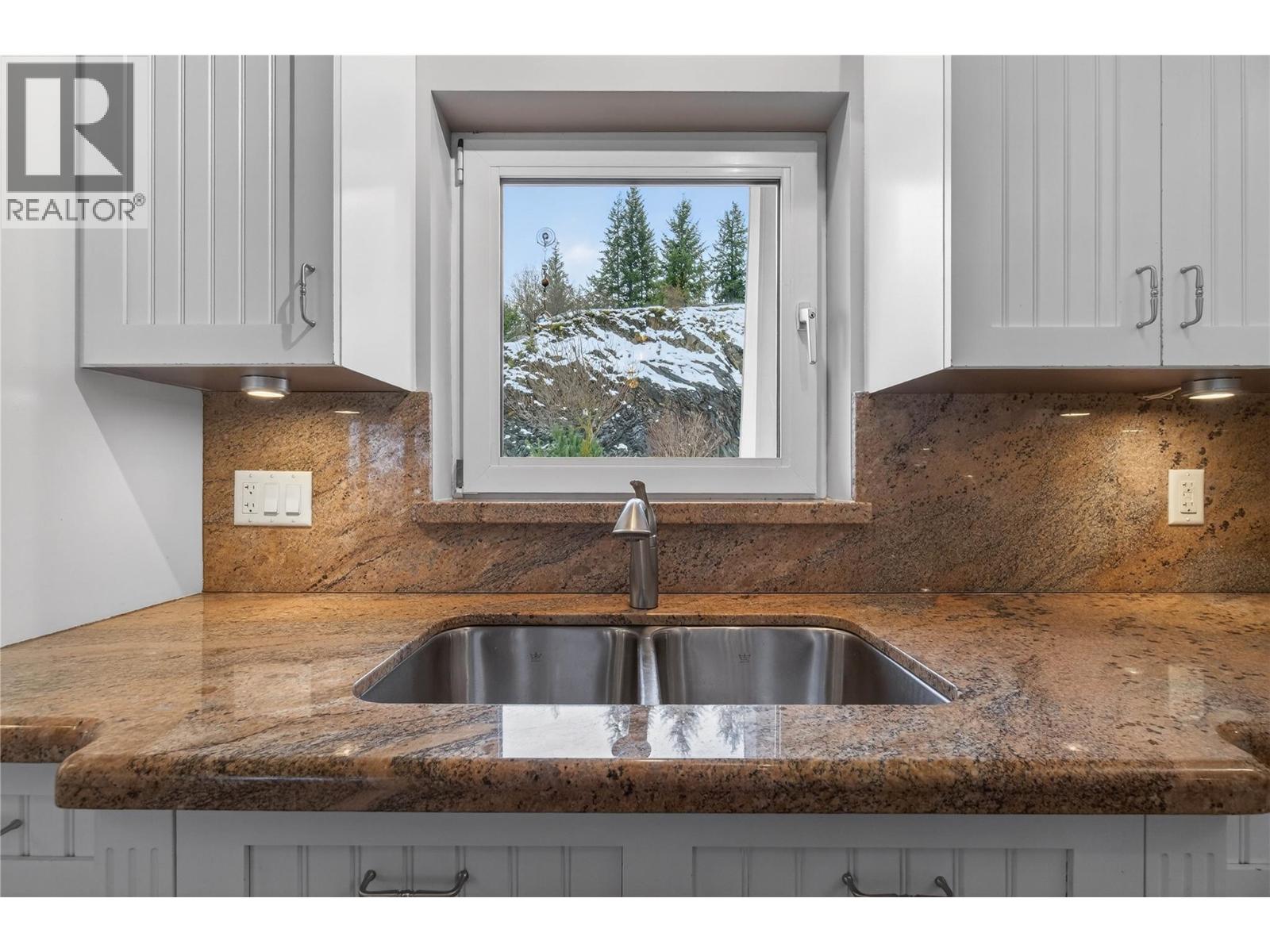 500 Old Spallumcheen Road Unit# 203, Sicamous