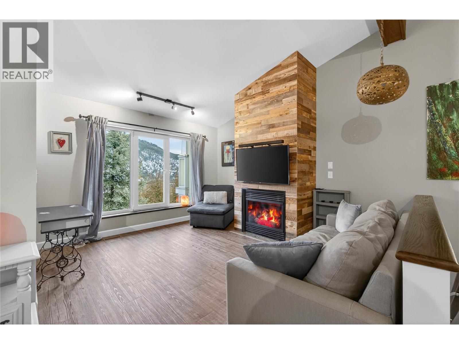 500 Old Spallumcheen Road Unit# 203, Sicamous