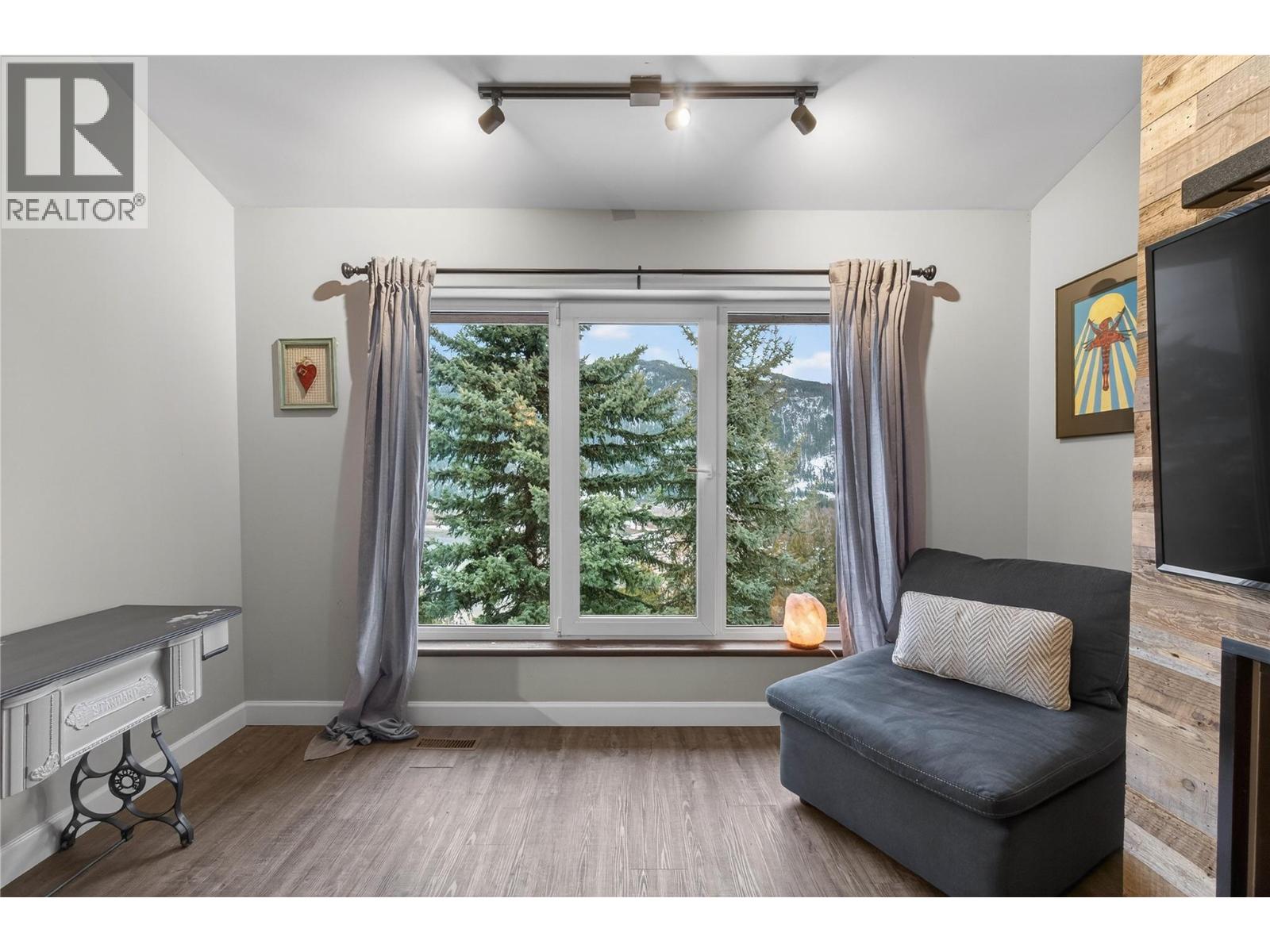 500 Old Spallumcheen Road Unit# 203, Sicamous