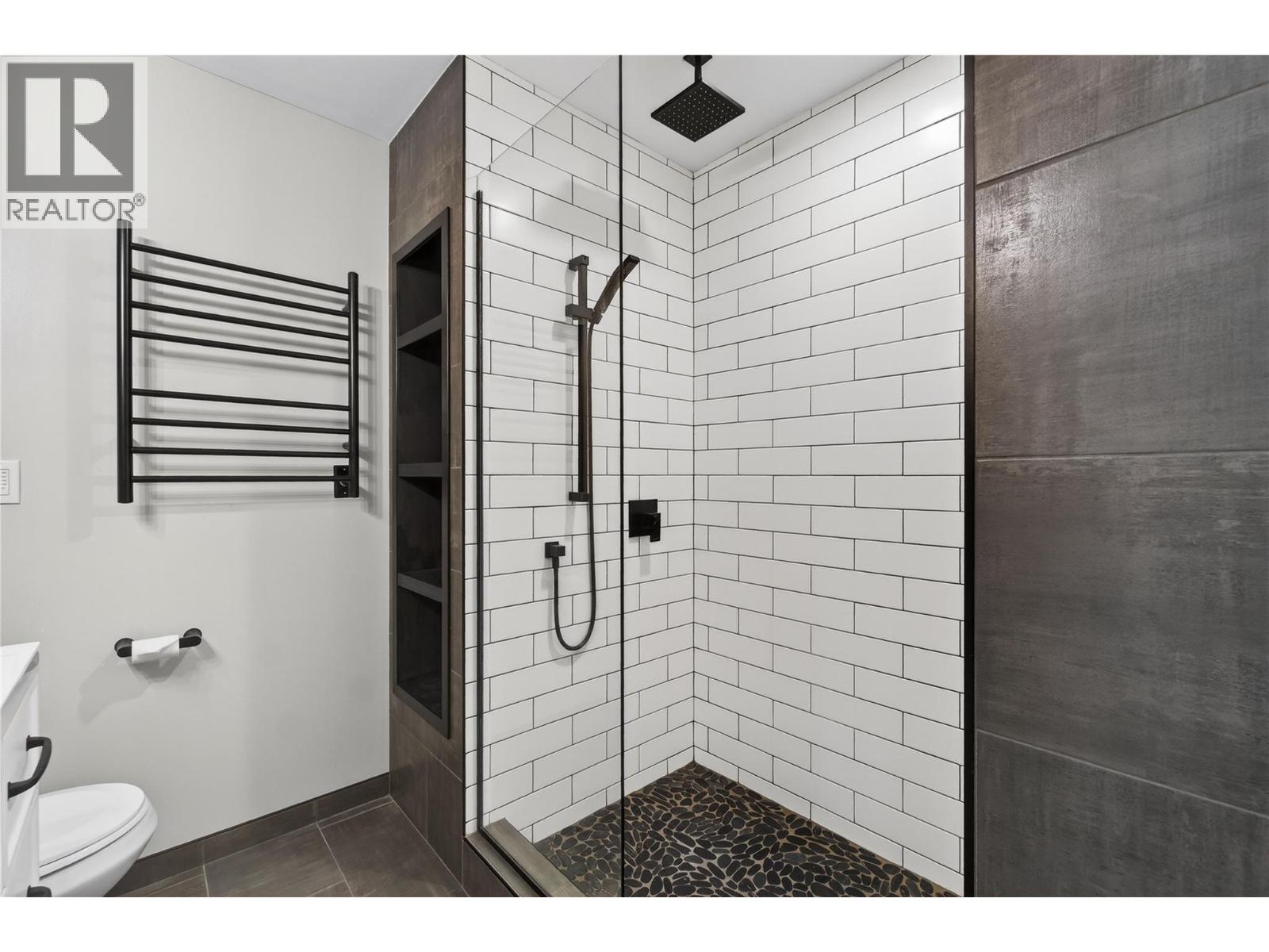 500 Old Spallumcheen Road Unit# 203, Sicamous