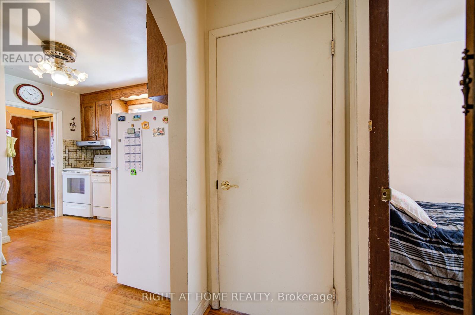 25 STRODE DRIVE - 19