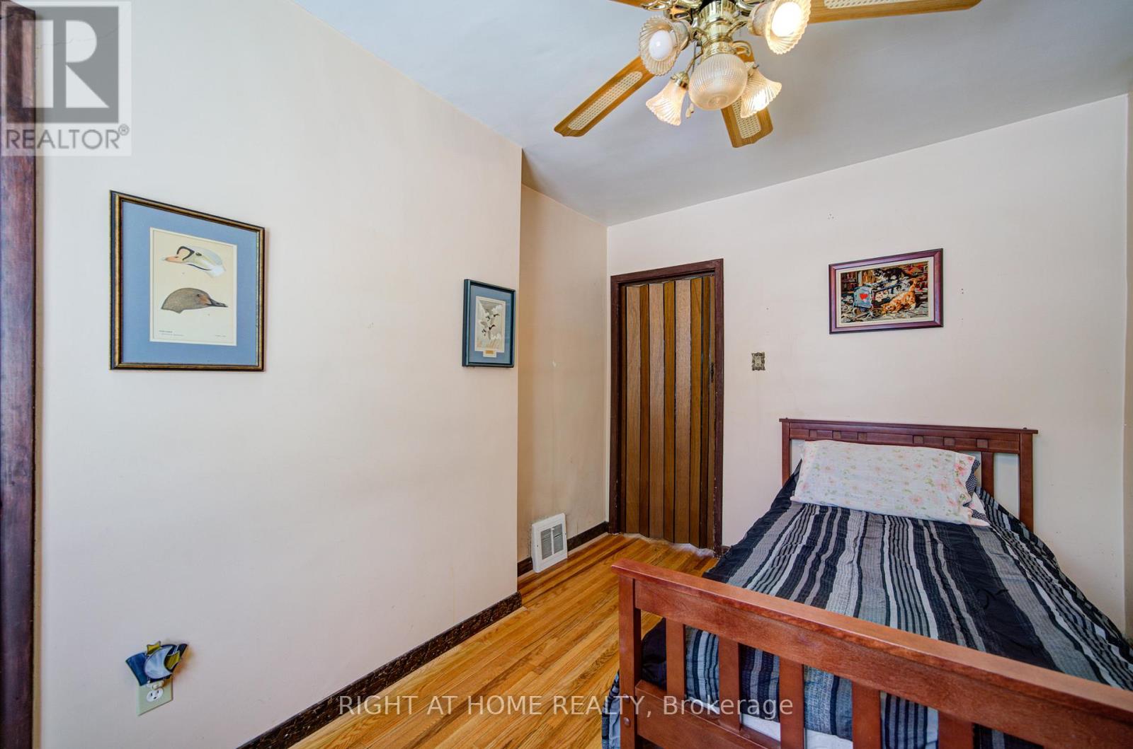 25 STRODE DRIVE - 28