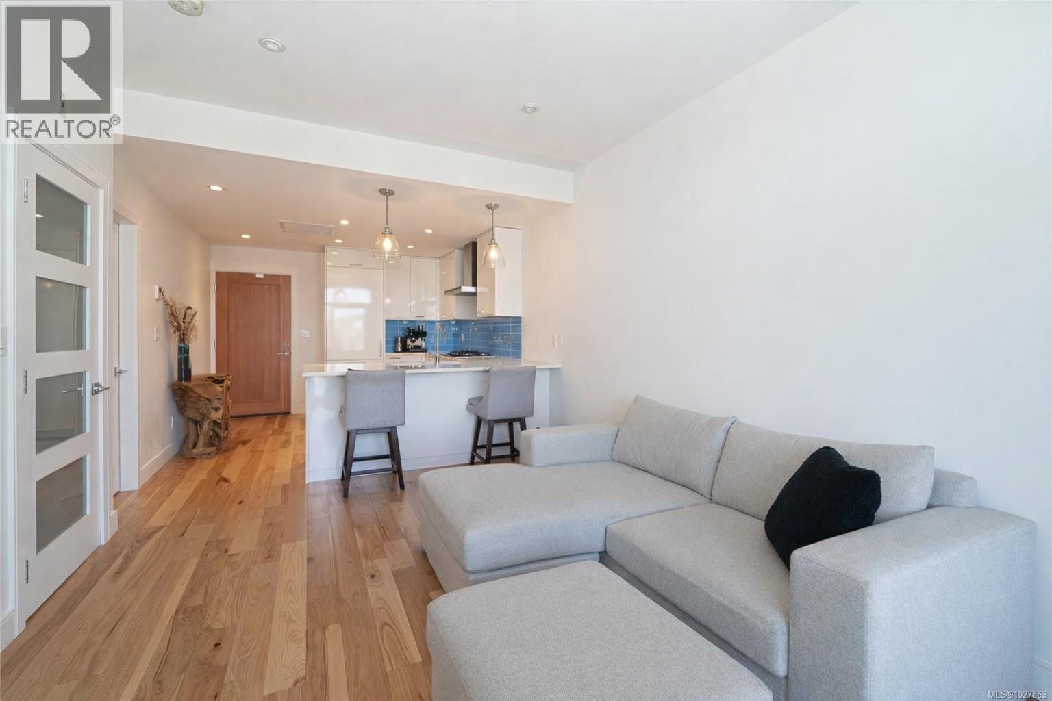 408 916 Lyall Street, Esquimalt