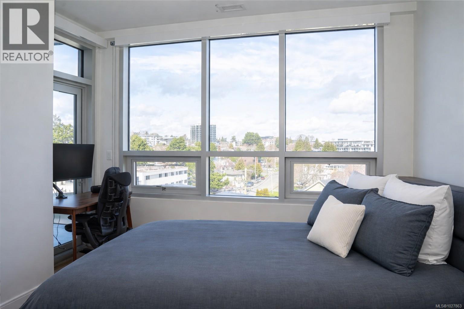 408 916 Lyall Street, Esquimalt