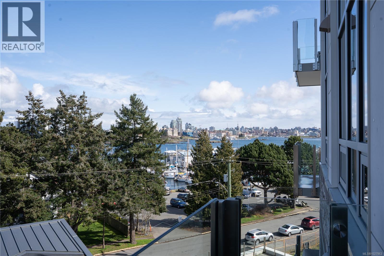 408 916 Lyall Street, Esquimalt