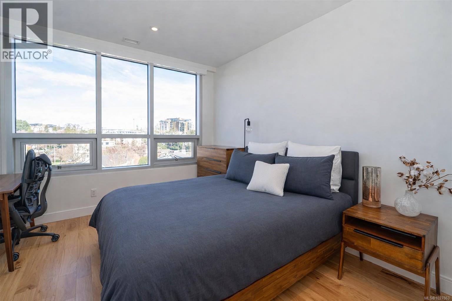 408 916 Lyall Street, Esquimalt