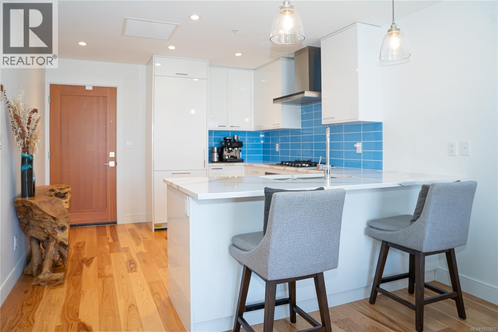 408 916 Lyall Street, Esquimalt