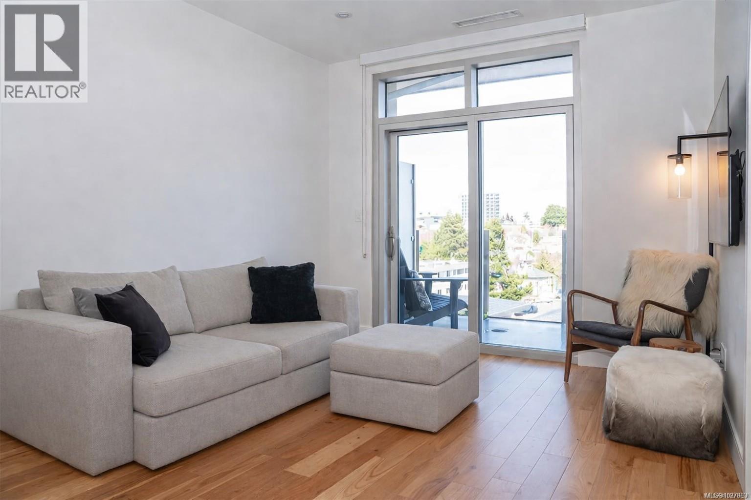 408 916 Lyall Street, Esquimalt