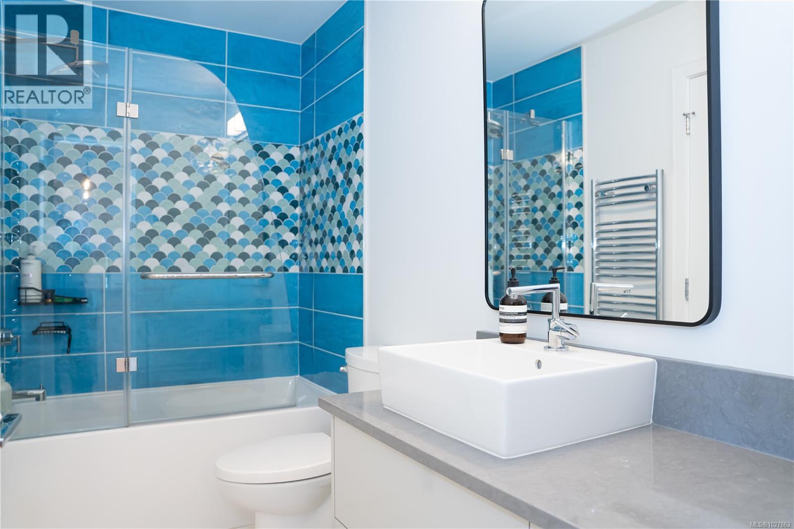 408 916 Lyall Street, Esquimalt