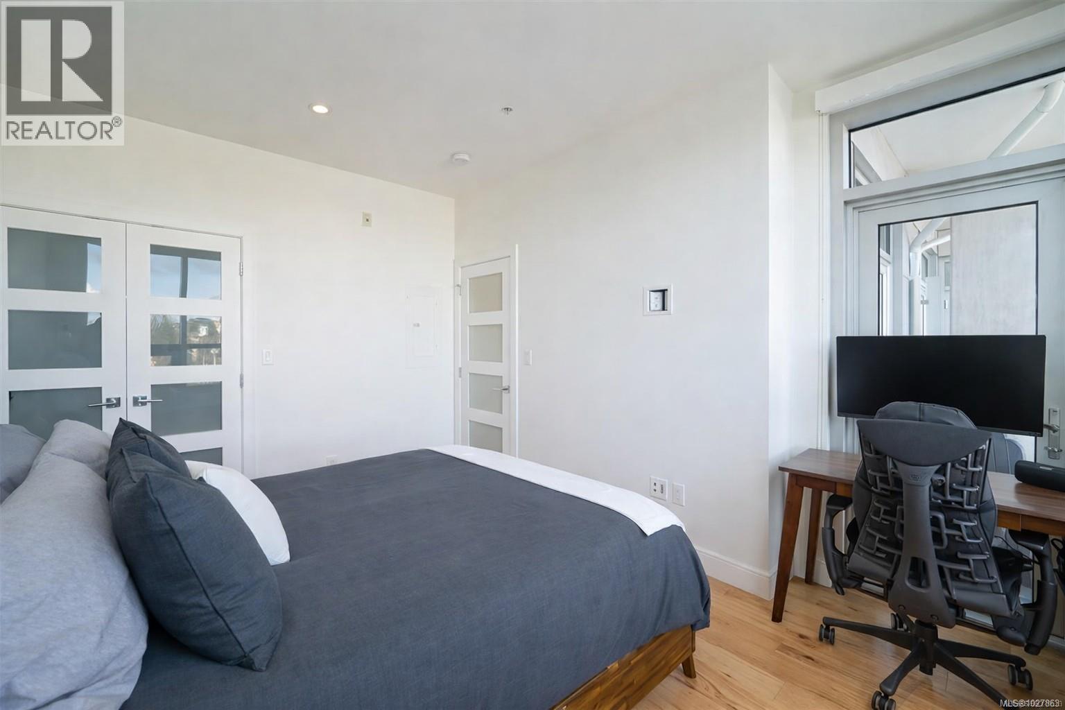 408 916 Lyall Street, Esquimalt