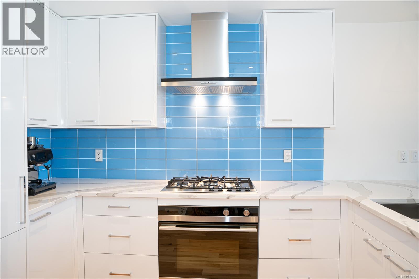 408 916 Lyall Street, Esquimalt