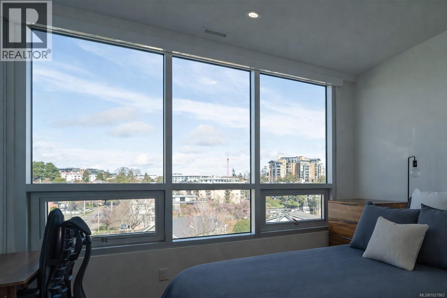 408 916 Lyall Street, Esquimalt