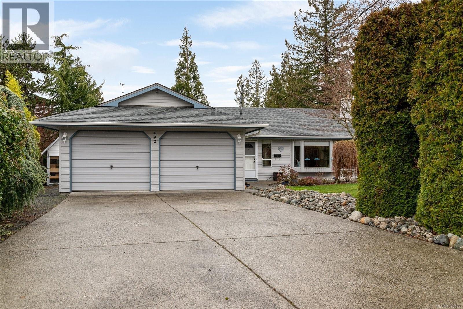 492 Aquila Pl, Parksville