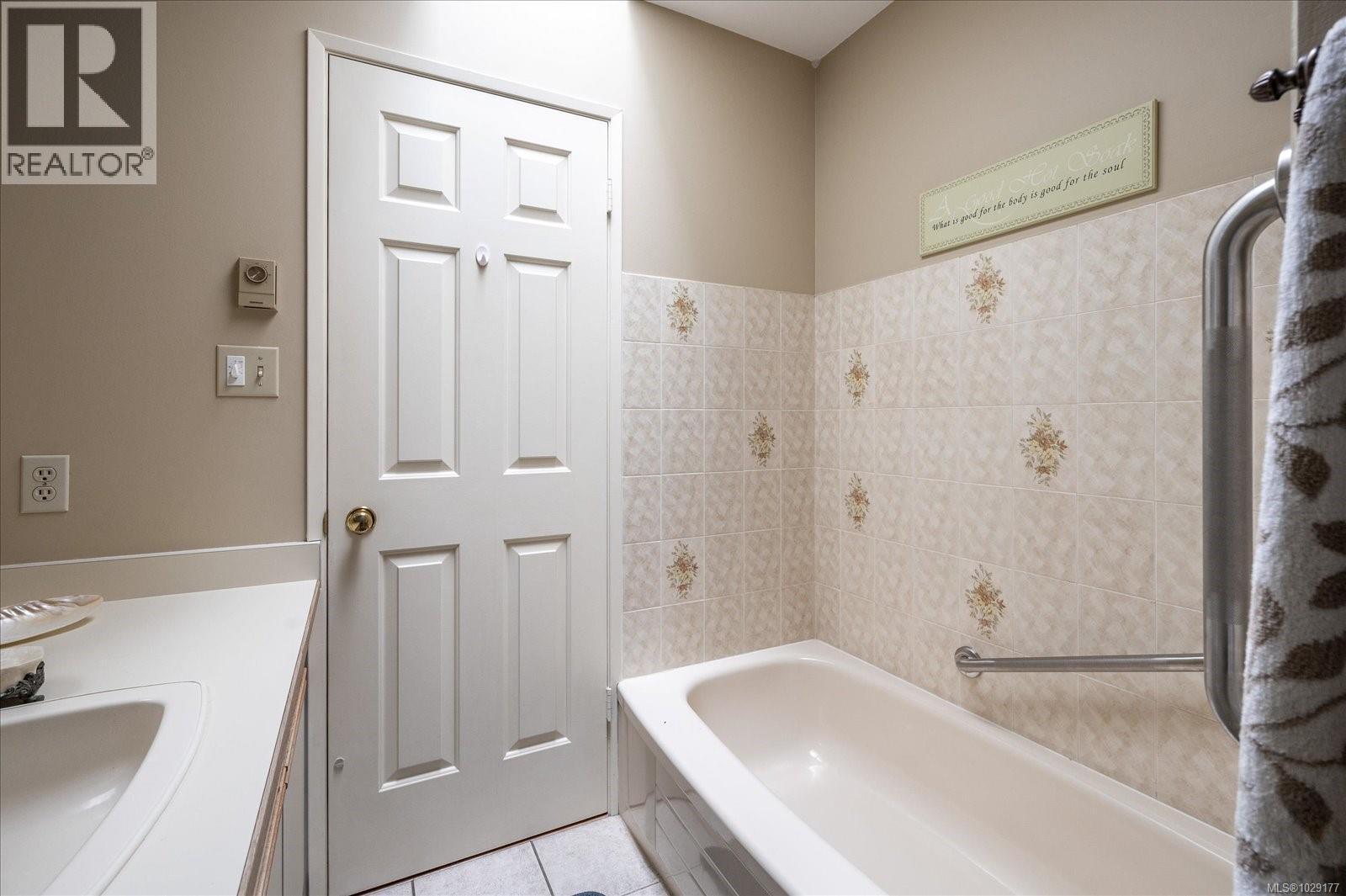 492 Aquila Pl, Parksville