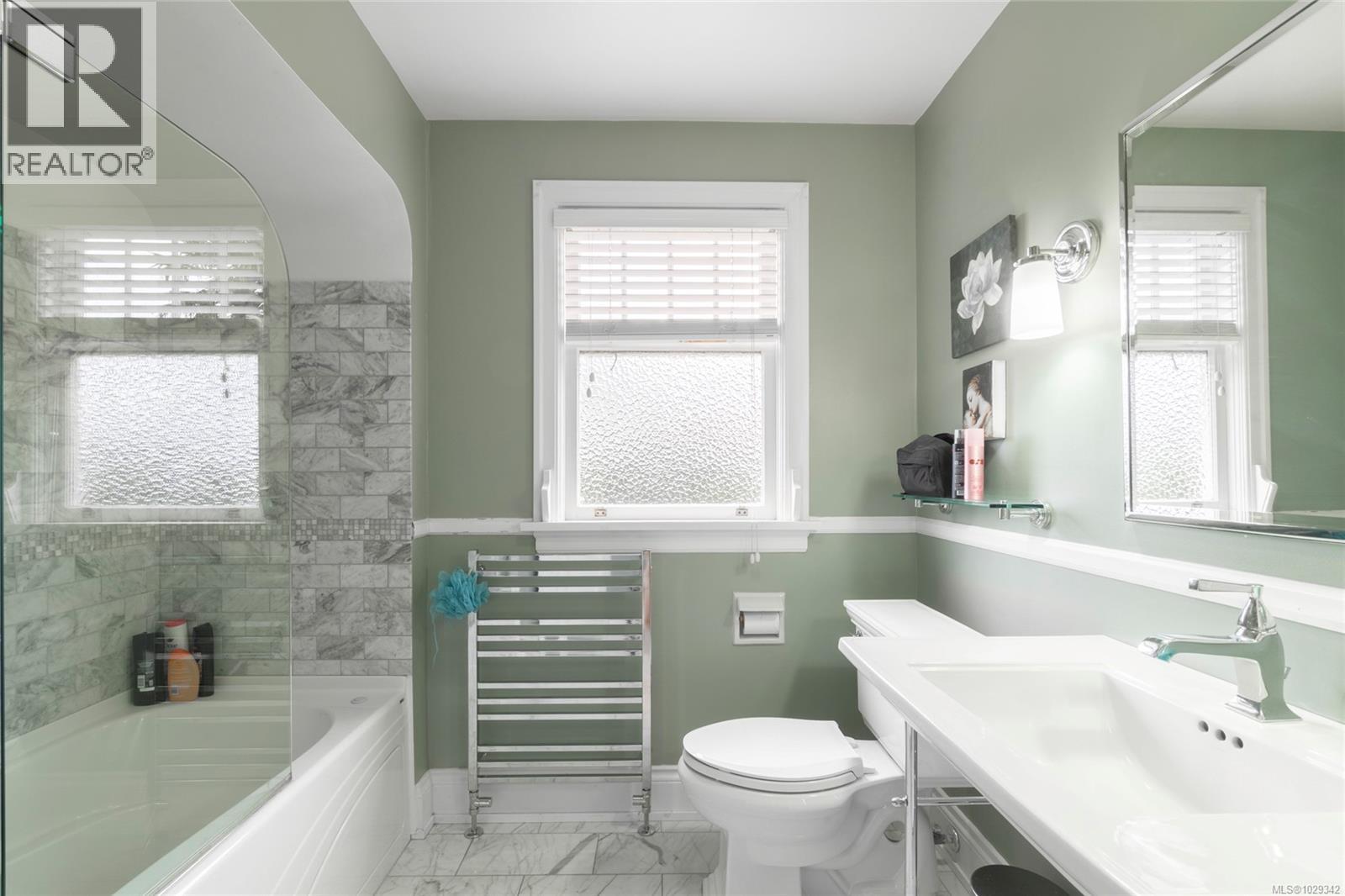  2741 Dufferin Avenue, Oak Bay