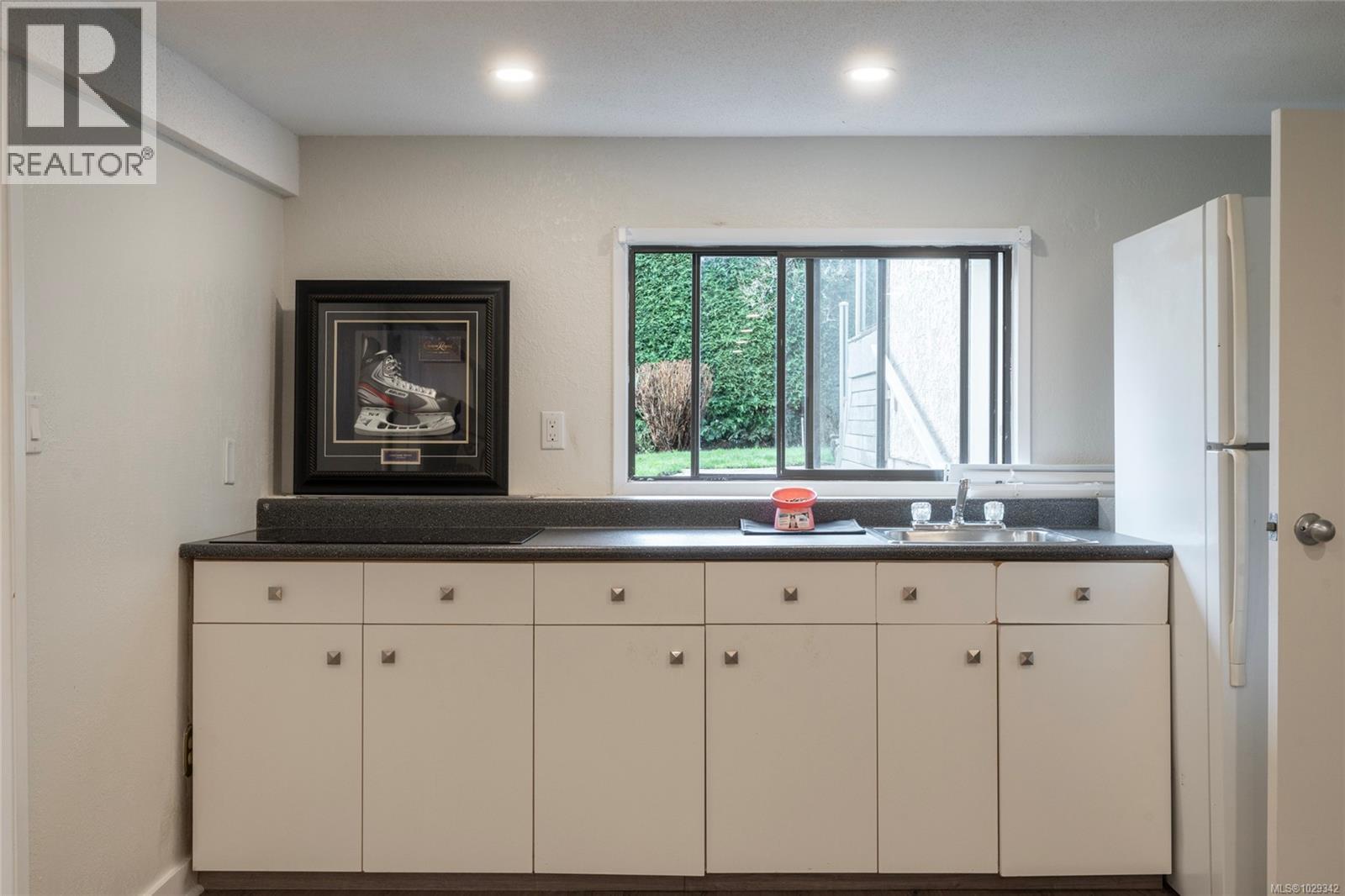  2741 Dufferin Avenue, Oak Bay