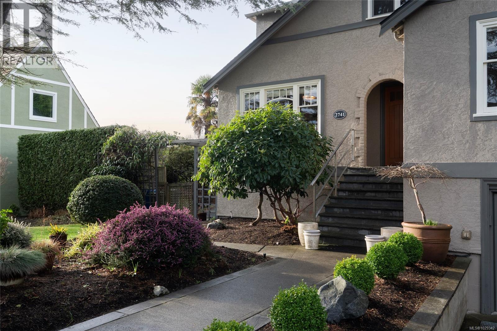  2741 Dufferin Avenue, Oak Bay