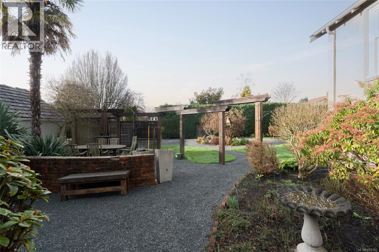  2741 Dufferin Avenue, Oak Bay