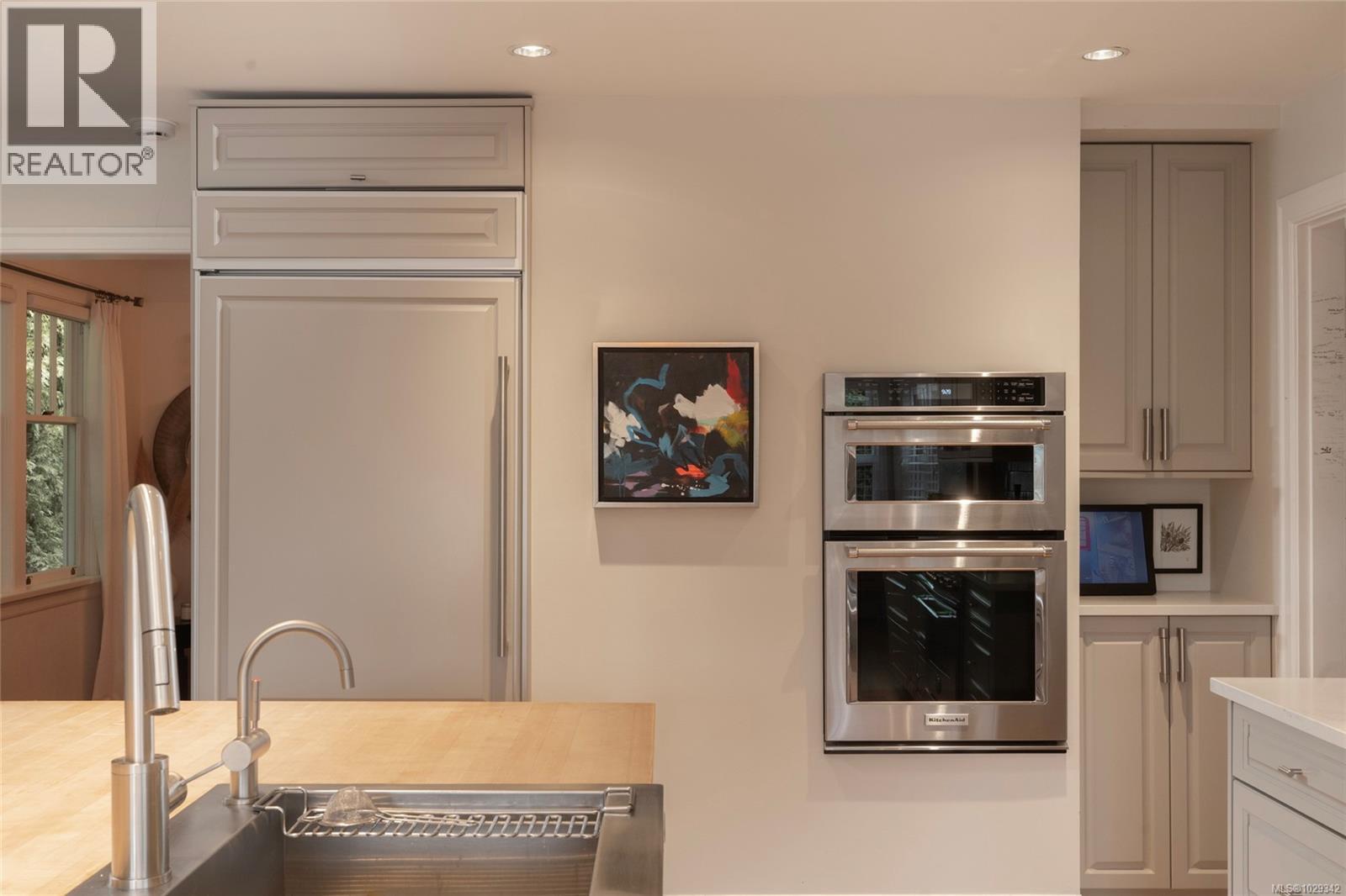  2741 Dufferin Avenue, Oak Bay