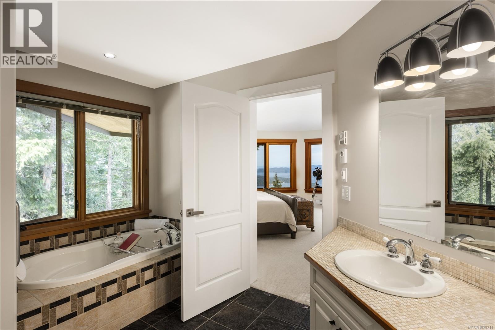  253 Chilton Road, Salt Spring