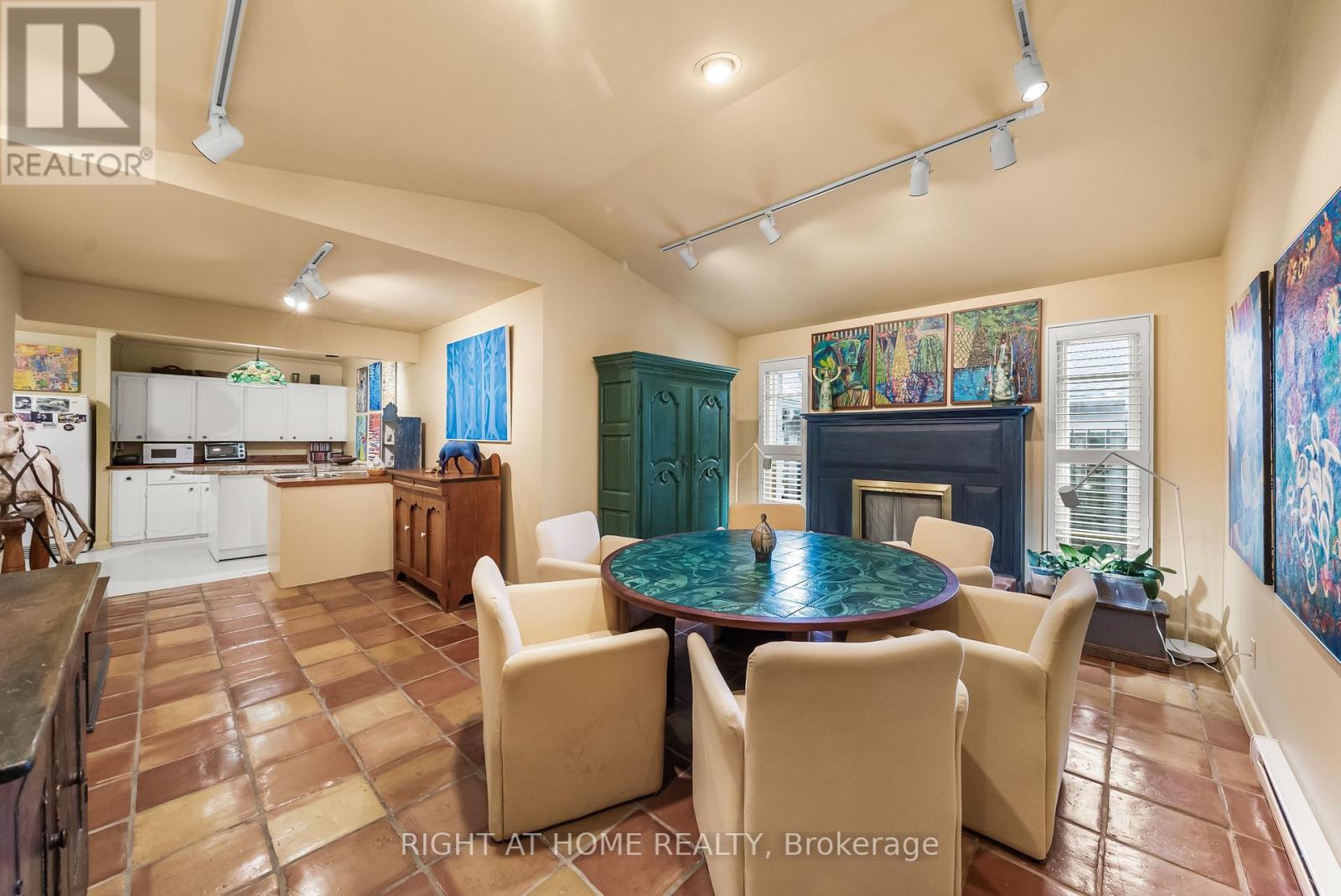 1002 DUNLOP STREET - 12