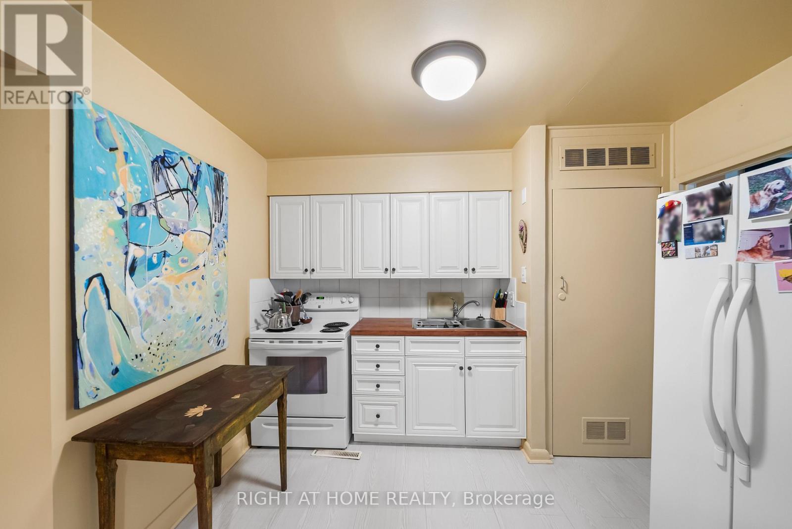 1002 DUNLOP STREET - 9
