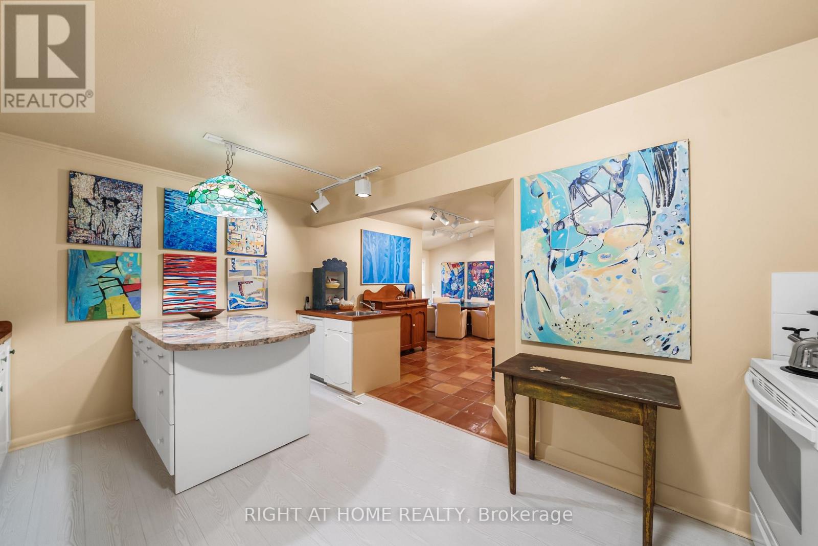 1002 DUNLOP STREET - 6