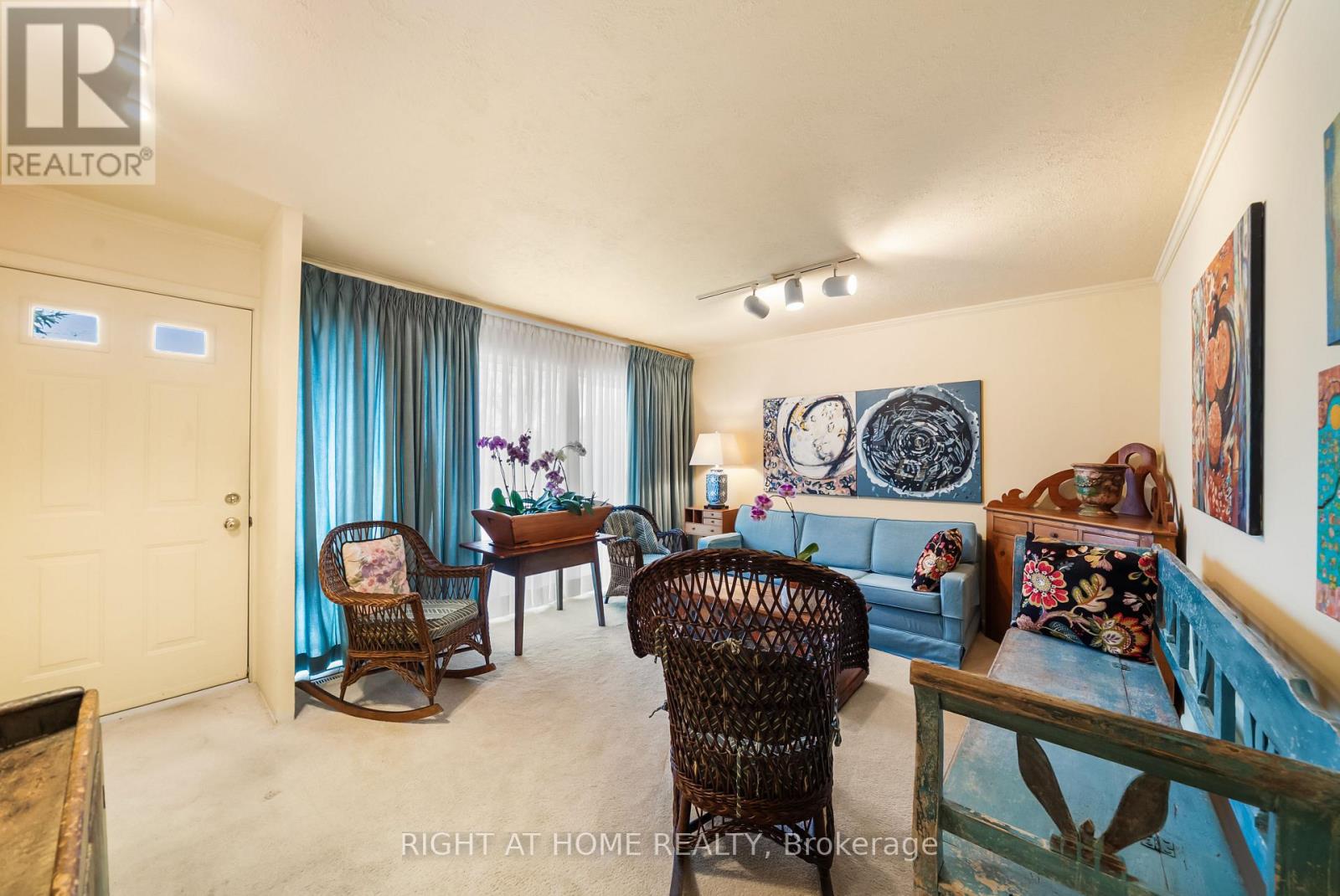 1002 DUNLOP STREET - 4