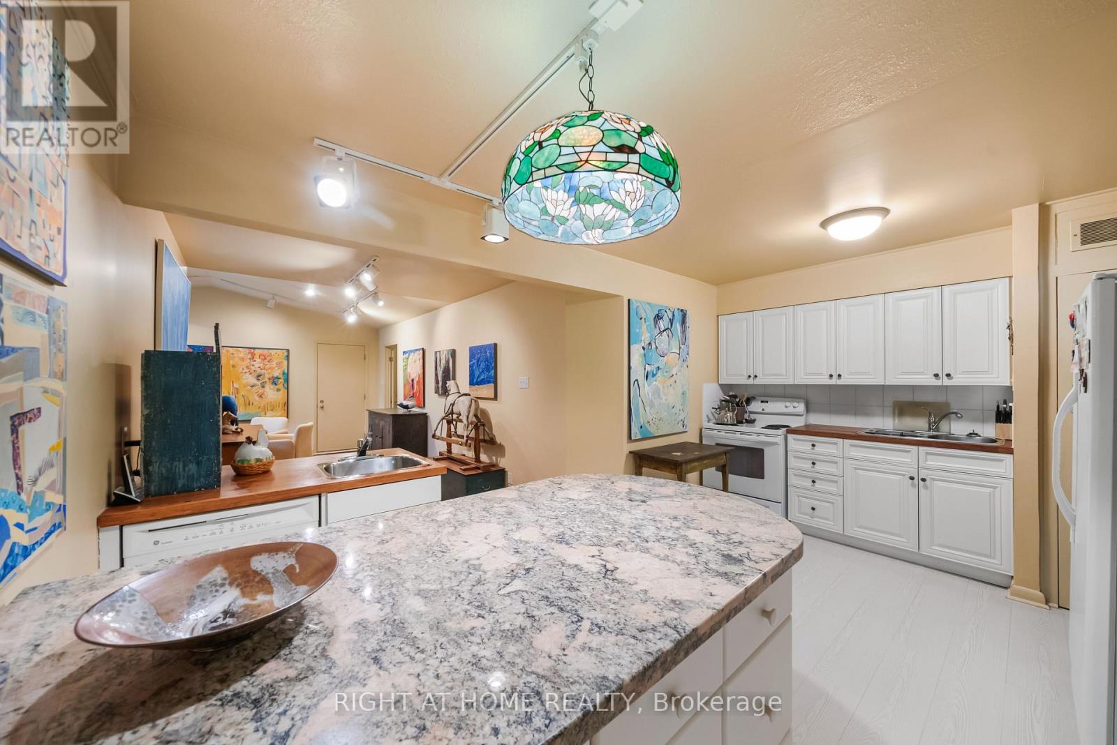 1002 DUNLOP STREET - 8