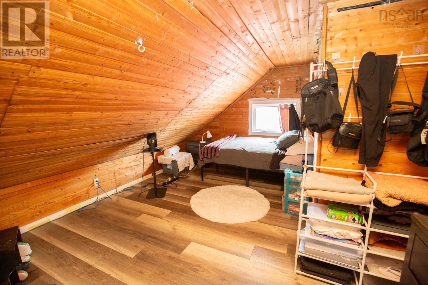 Property 22 of 24 of 107 UPPER PEMBROKE Road