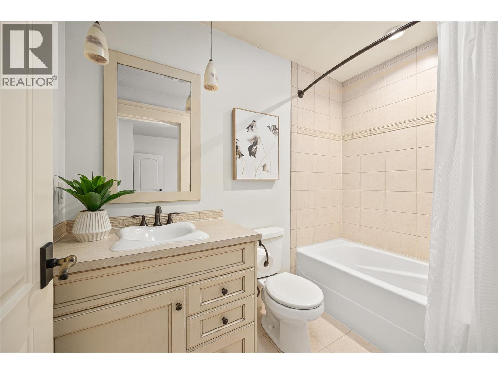  2583 Lucinde Road, West Kelowna