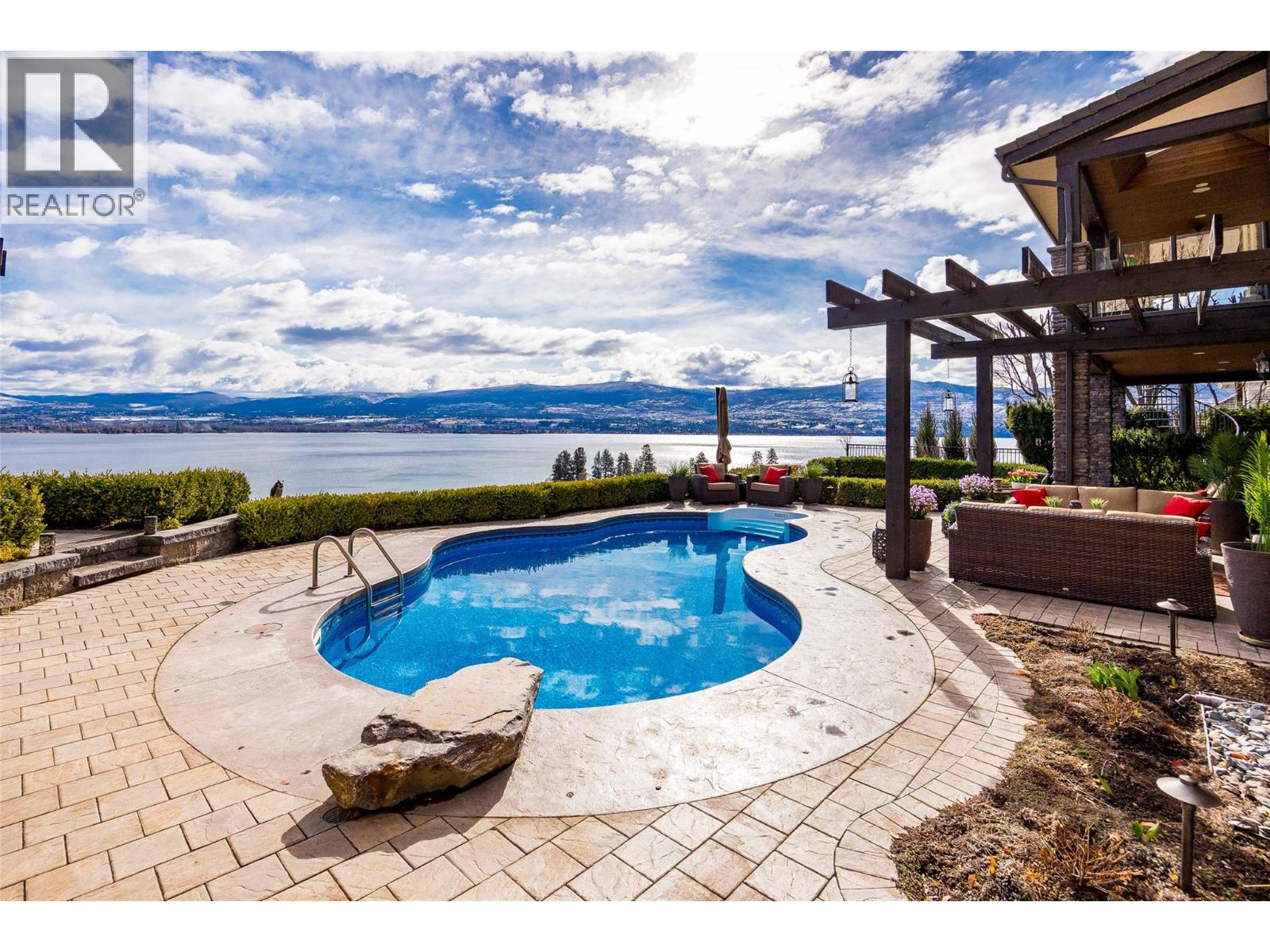  2583 Lucinde Road, West Kelowna