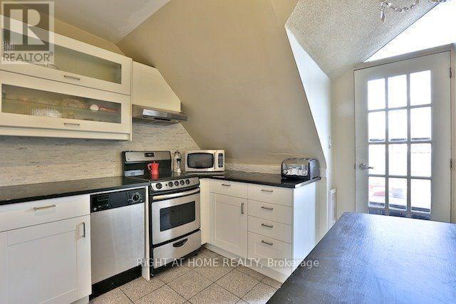 34 MACPHERSON AVENUE - 13