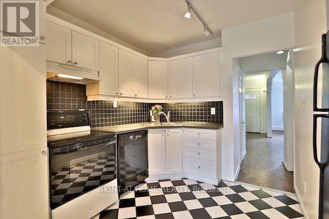34 MACPHERSON AVENUE - 5