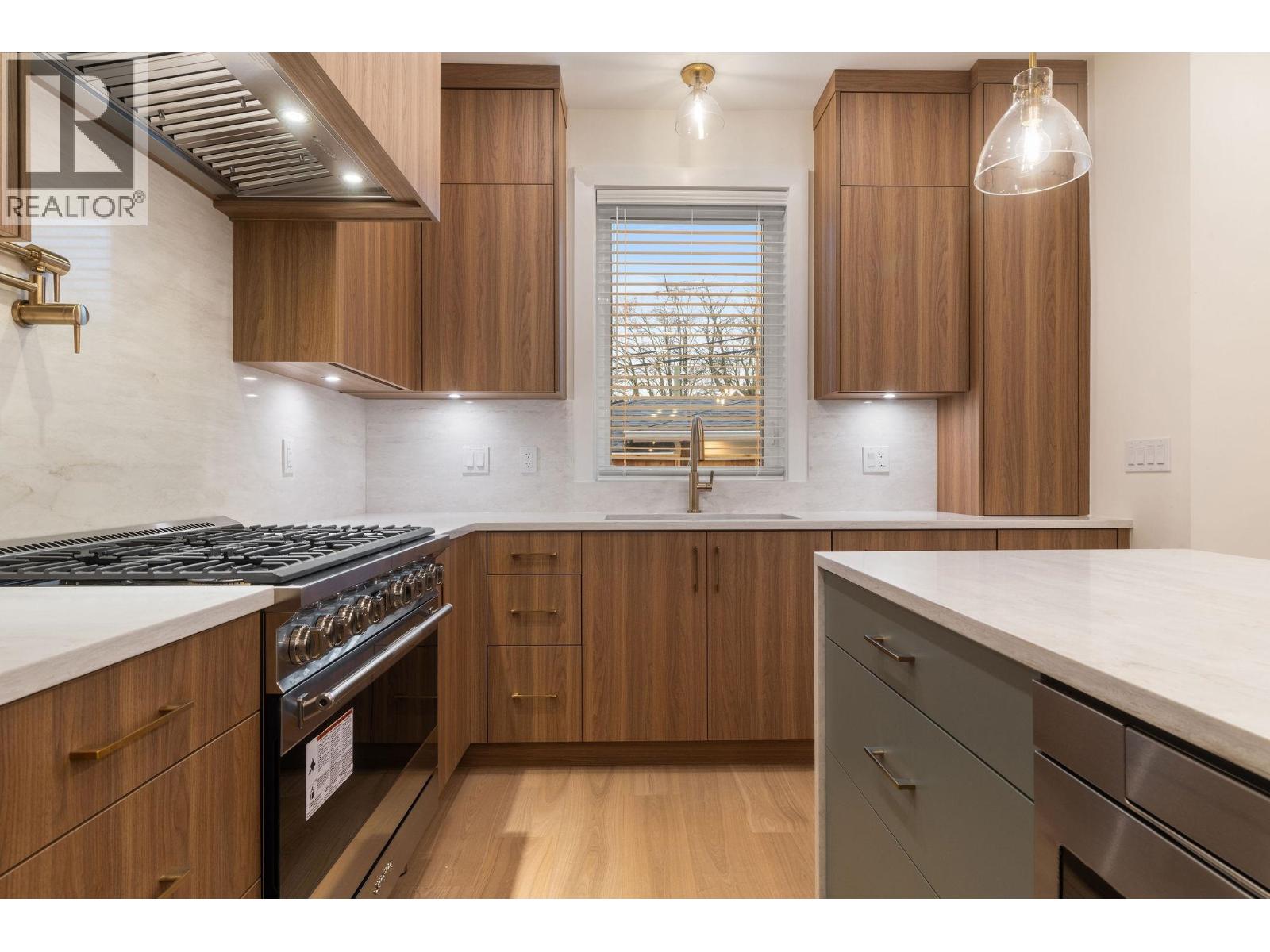 2055 4TH Avenue - photo 2