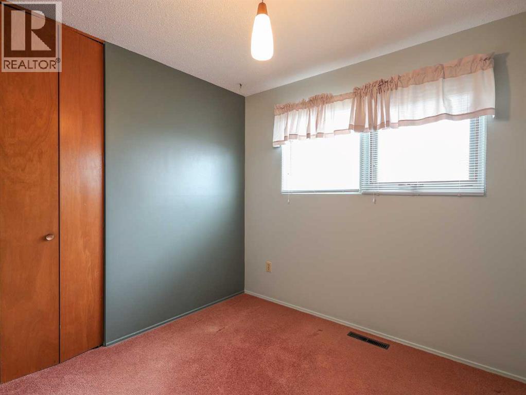 Single Family House Bungalow for Sale in   Avenue Parkdale Stettler 