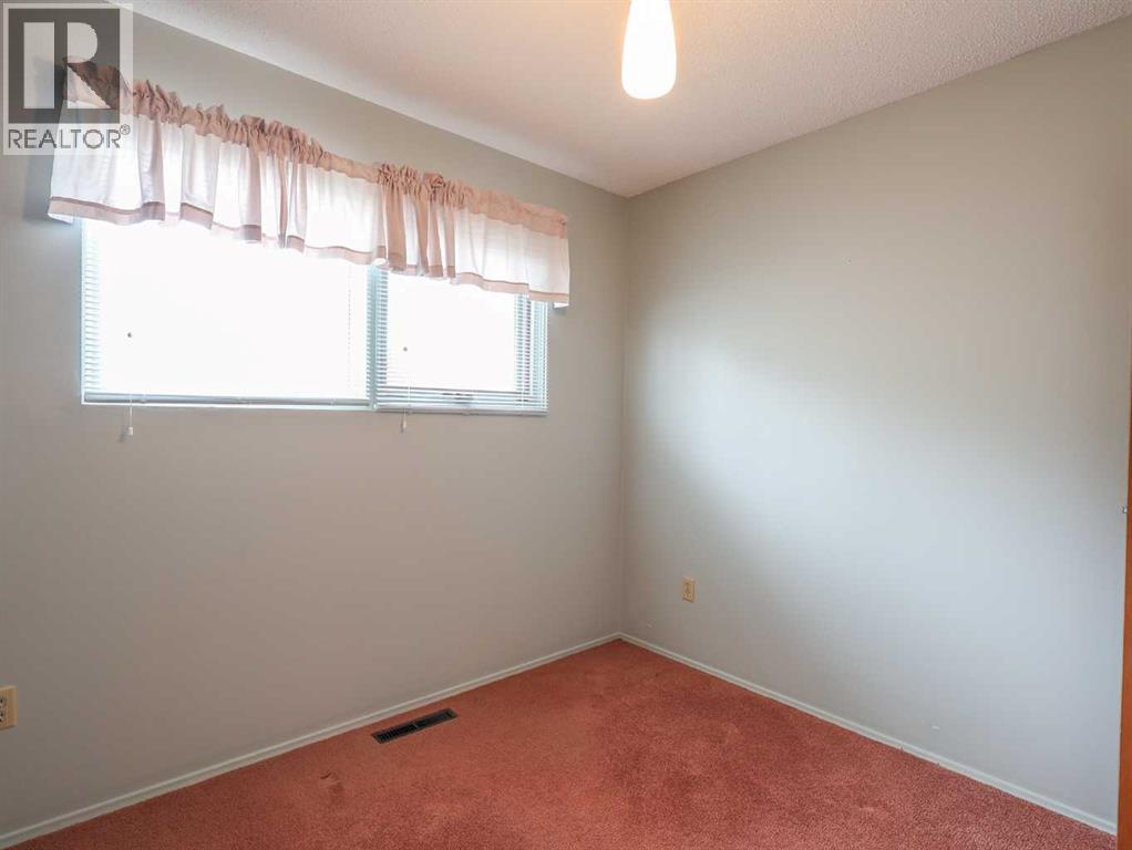 Single Family House Bungalow for Sale in   Avenue Parkdale Stettler 