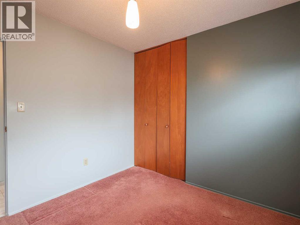 Single Family House Bungalow for Sale in   Avenue Parkdale Stettler 